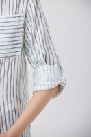 بلوزة كتان بتقليمات