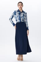 بلوزة ساتان بأشكال متداخل