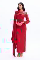 فستان أحمر طويل بوشاح