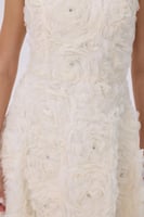 فستان أبيض ميدي بورود بارزه | فستان أنيق للمناسبات