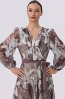 فستان طويل ترابي بحزام خصر