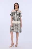 فستان شيفون بيج مع الورد