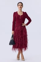 فستان عنابي بطبقات تول