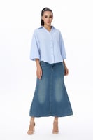 بلوزة سماوي مقلم