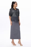 بلوزة شيفون سوداء مزخرفة