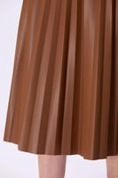 تنورة جلد بني