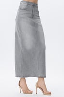 تنورة جينز طويلة بخصر مرتفع