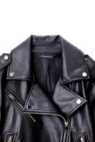 جاكيت جلد أسود