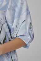 بلوزة ساتين بازرار