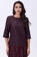 بلوزة بالون البرغندي بتفاصيل بارزة