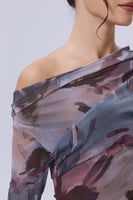 فستان ماكسي شيفون مطبع بكتف مكشوف