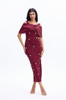 فستان عنابي بالكرستالات