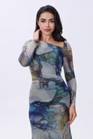 فستان بنقشة فنية متعددة الألوان