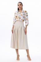 بلوزة قطن بيضاء بطبعات الزهور