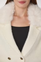 جاكيت صوف بياقة فرو