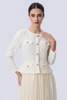 فستان أوف وايت بكسرات ناعمة