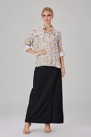 بلوزة كتان بنقشة الزهر