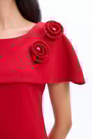 فستان أحمر ميدي بكاب