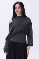 بلوزة رمادية بتصميم غير متماثل