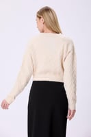 بلوزة صوف بيج