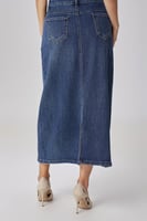 تنورة جينز متوسطة الطول بفتحة خلفية