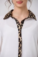 بلوزة كريب أبيض نقشة النّمري