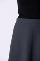 تنورة كلوش رصاصي