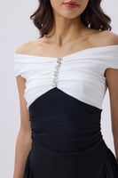 فستان ميدي أبيض وأسود للعيد | فستان أوف شولدر أنيق