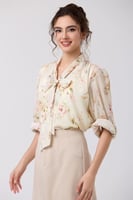 بلوزة شيفون بيج بنقشة الورد