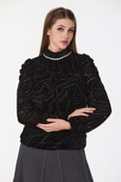 بلوزة طبع مخمل