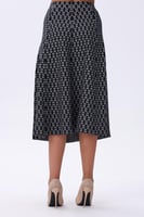 تنورة صوف بنقش هندسي