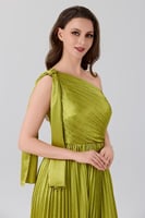 فستان ستان بليسية مع كريستال