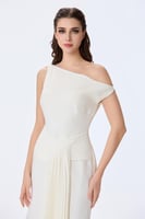 فستان كريب بكتف روماني