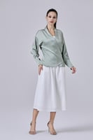 بلوزة ساتين