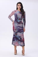 فستان مطبوع بنقشة فنية متعددة الألوان