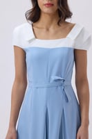 فستان ميدي أزرق فاتح بحزام