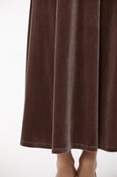 تنورة مخمل بني