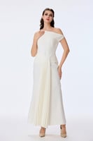 فستان كريب بكتف روماني