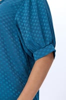 بلوزة بتصميم مربعات لون أزرق بترولي