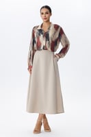 بلوزة بألوان مائية وأزرار أمامية