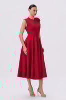 فستان أحمر ميدي بورده على الكتف