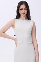 فستان أوف وايت صوف بلا أكمام