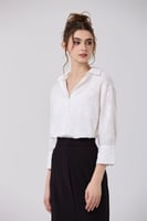 بلوزة قطن اوف وايت مع تطريز