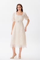 فستان دانتيل بيج فاتح