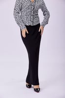 تنورة مقلم حياكه بارزه أسود مكسي