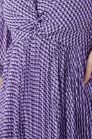 فستان بنفسجي بنقشة هندسية