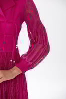 فستان بليسية مع أكمام دانتيل