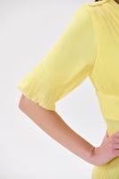 فستان شيفون أصفر بليسية ناعم