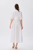 فستان كتان ابيض