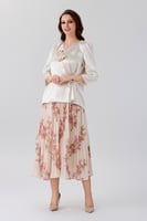 بلوزة ساتان مزينة بوردة